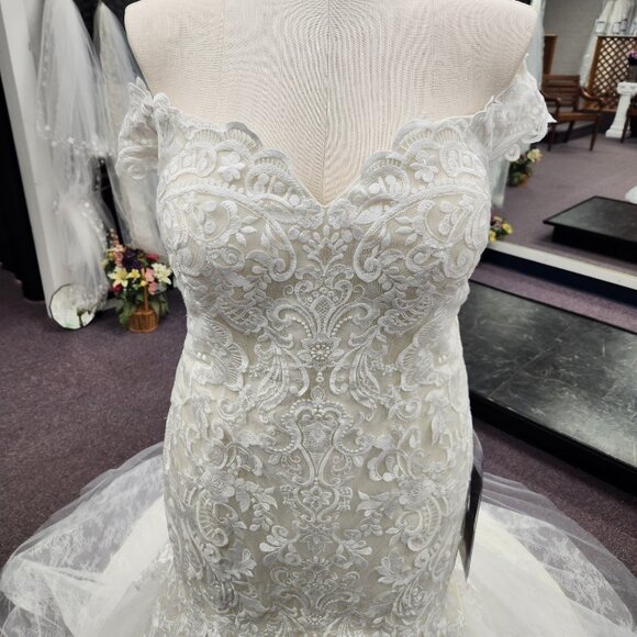 LaSposa Ivory/Champagne Size 16W Private Label Lace Bridal Gown/Wedding Dress - Picture 2 of 7